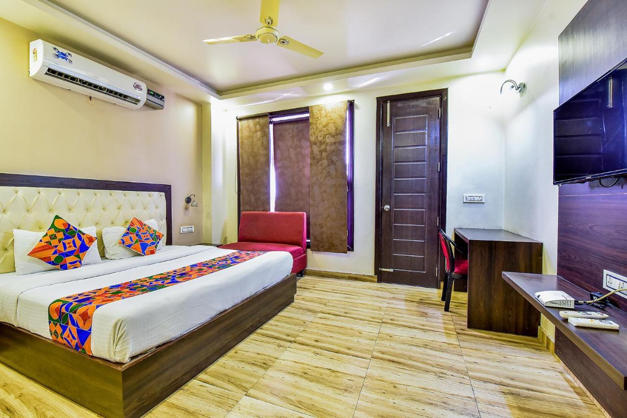 דהראדון Fabhotel Surya Residency מראה חיצוני תמונה