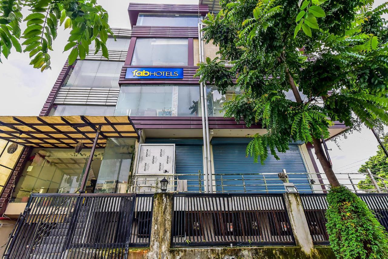 דהראדון Fabhotel Surya Residency מראה חיצוני תמונה