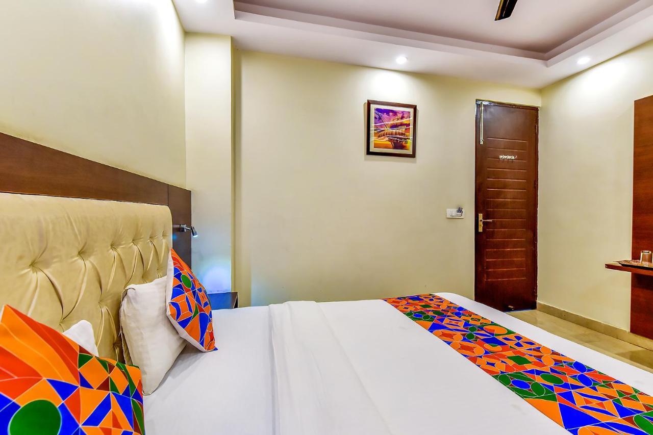 דהראדון Fabhotel Surya Residency מראה חיצוני תמונה