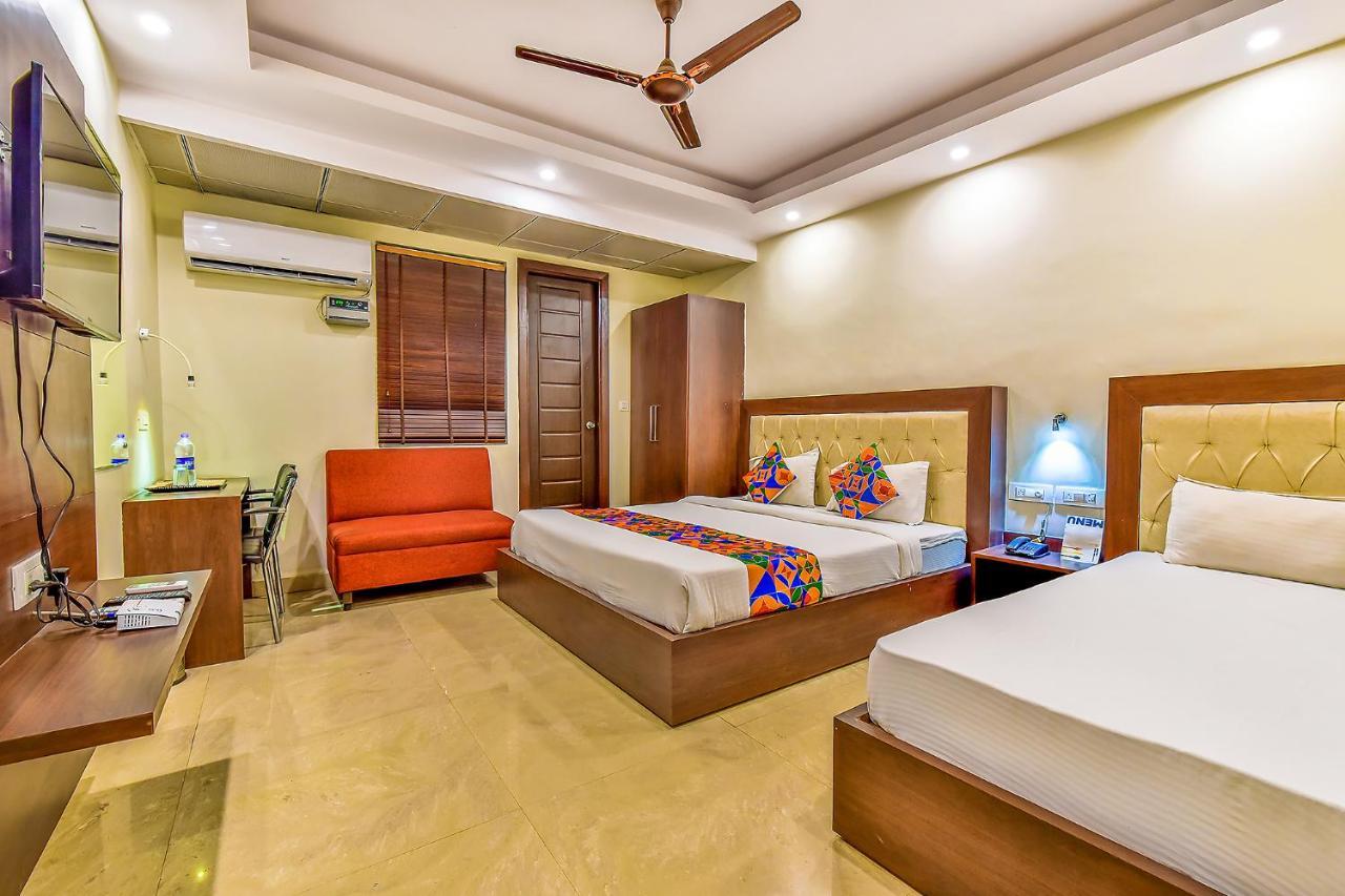 דהראדון Fabhotel Surya Residency מראה חיצוני תמונה