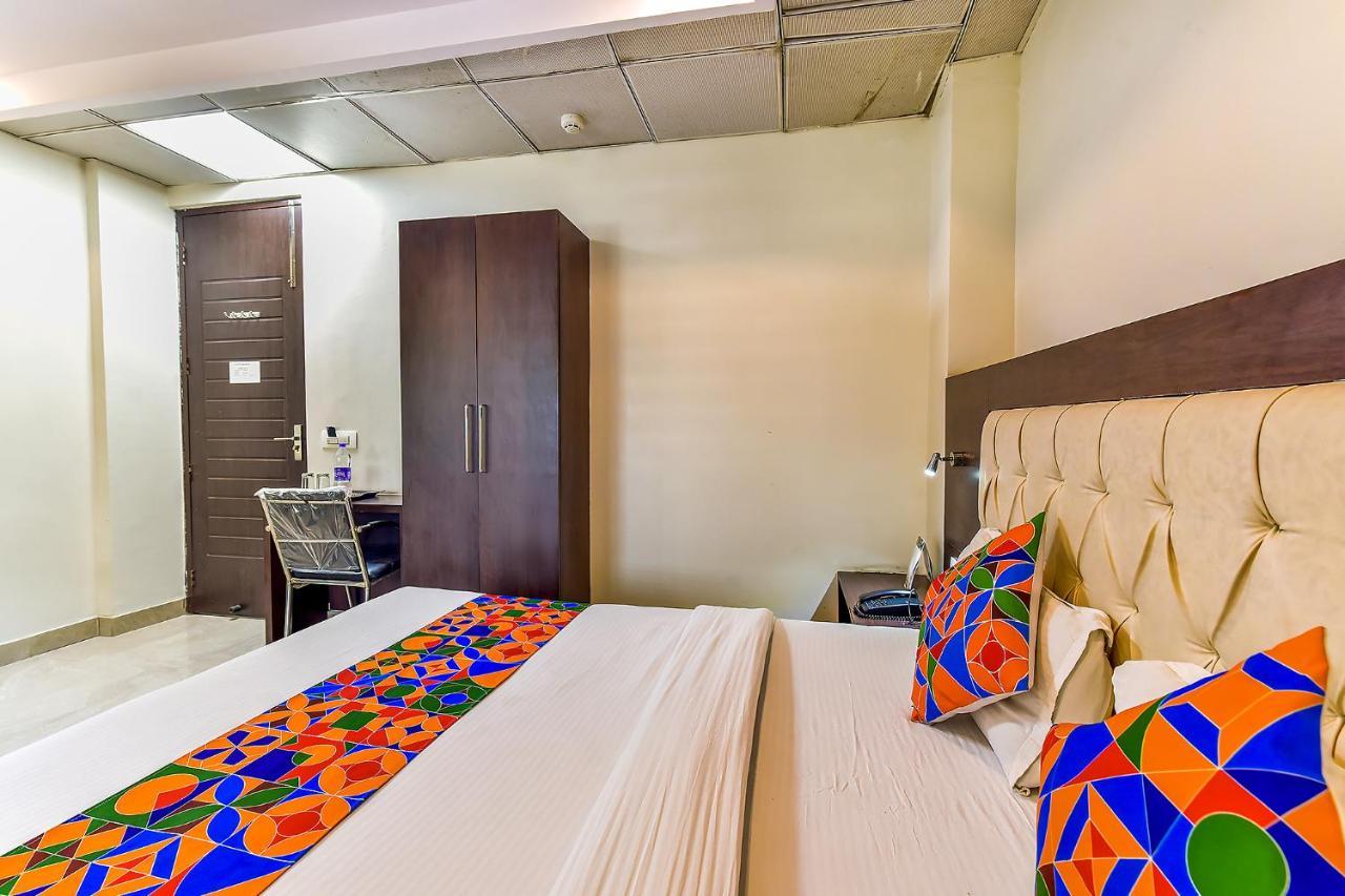 דהראדון Fabhotel Surya Residency מראה חיצוני תמונה
